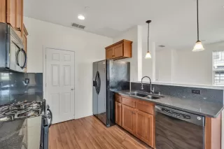 Photo #3: 225116504 Listing 