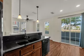Photo #5: 225116504 Listing 