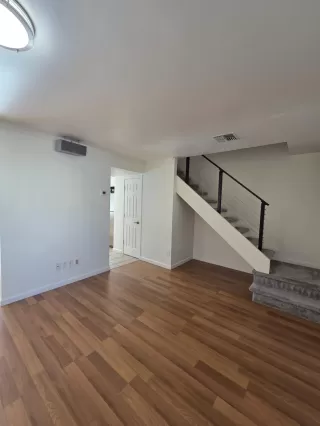 Photo #5: 225117381 Listing