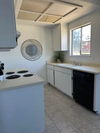 Photo #5: 225117556 Listing