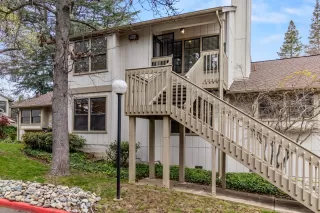 Photo #2: 225118371 Listing