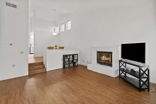 Photo #5: 225118371 Listing