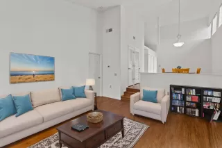 Photo #6: 225118371 Listing