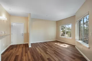 Photo #5: 225118702 Listing