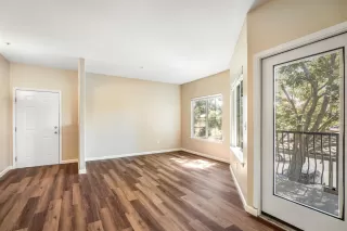 Photo #6: 225118702 Listing