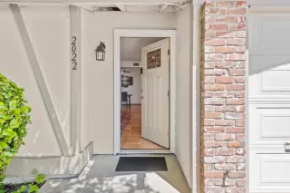 Photo #5: 225118751 Listing