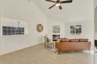 Photo #5: 225118955 Listing 