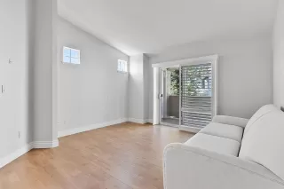 Photo #6: 225119054 Listing