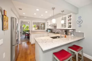 Photo #5: 225119963 Listing