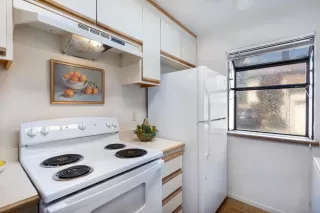 Photo #4: 225120060 Listing