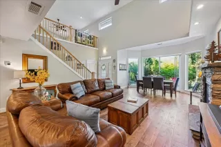 Photo #1: 225121635 Listing