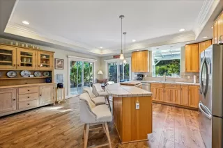 Photo #3: 225121635 Listing