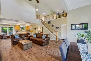 Photo #5: 225121635 Listing