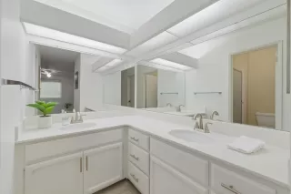 Photo #5: 225122609 Listing 