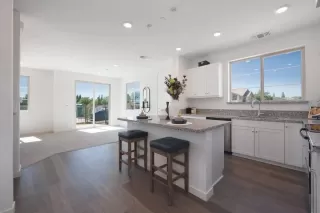 Photo #4: 225123902 Listing