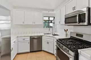 Photo #5: 225124677 Listing