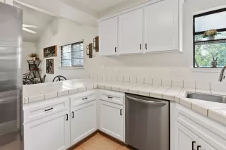 Photo #6: 225124677 Listing