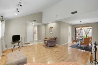 Photo #3: 225125233 Listing 