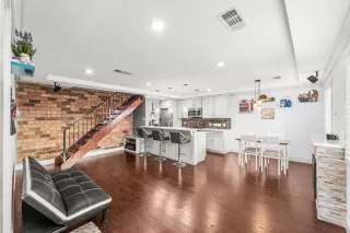 Photo #3: 225126010 Listing 