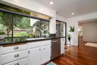 Photo #2: 225126657 Listing