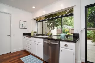 Photo #4: 225126657 Listing