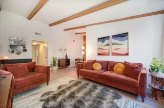 Photo #2: 225127042 Listing