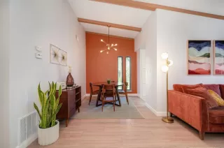 Photo #4: 225127042 Listing