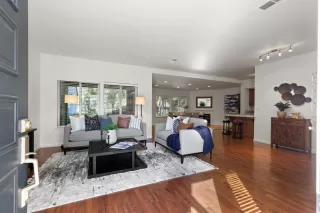 Photo #3: 225127305 Listing