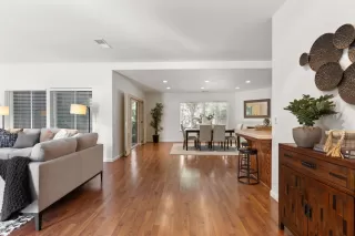 Photo #4: 225127305 Listing