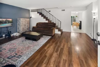 Photo #4: 225127559 Listing