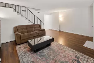 Photo #6: 225127559 Listing