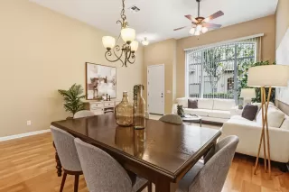 Photo #5: 225128025 Listing