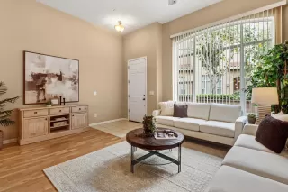 Photo #6: 225128025 Listing