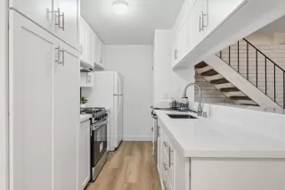 Photo #5: 225128270 Listing