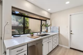 Photo #4: 225130202 Listing 