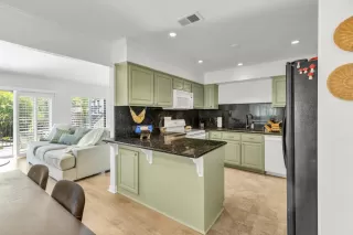 Photo #1: 225130492 Listing 