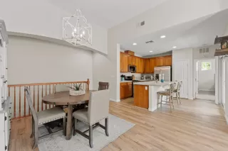 Photo #4: 225131059 Listing