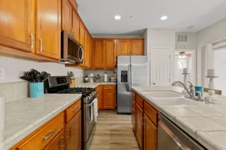 Photo #5: 225131059 Listing