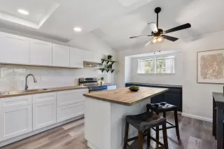 Photo #6: 225131795 Listing