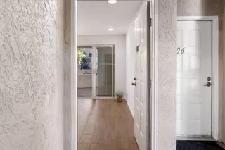 Photo #4: 225135712 Listing