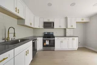 Photo #4: 225136432 Listing