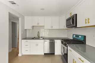 Photo #5: 225136432 Listing
