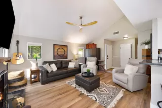 Photo #2: 225136476 Listing