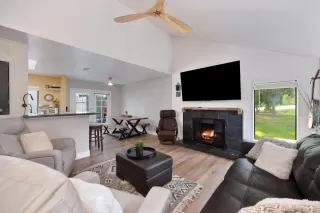 Photo #3: 225136476 Listing