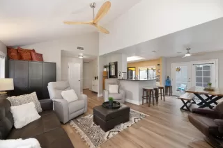 Photo #5: 225136476 Listing