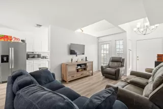Photo #6: 225136642 Listing