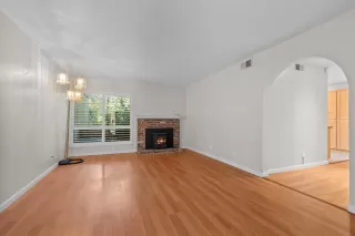 Photo #6: 225136918 Listing