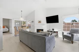 Photo #4: 225137854 Listing