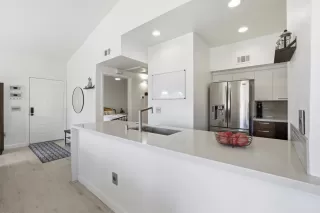 Photo #6: 225137854 Listing