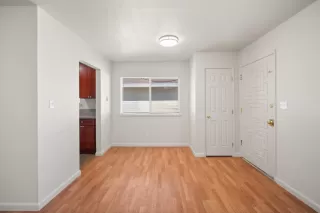 Photo #4: 225138846 Listing